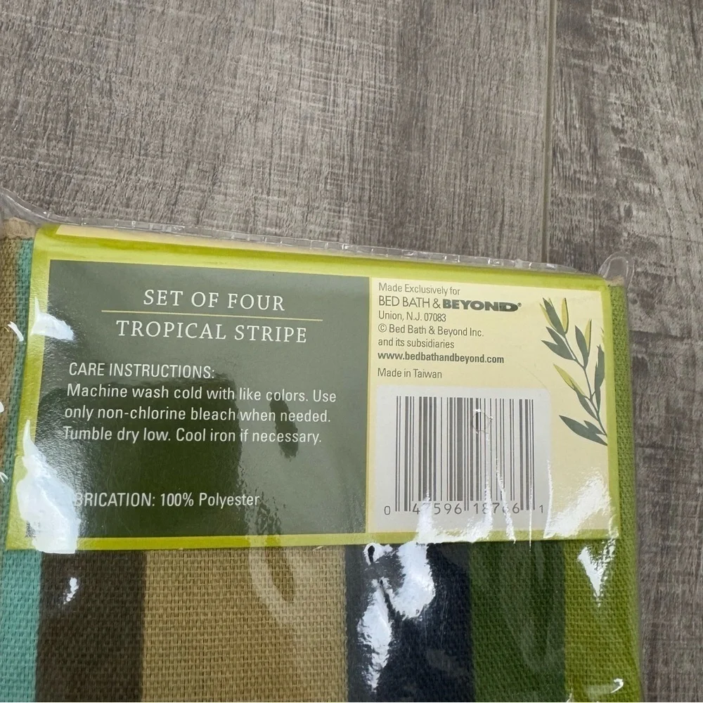 Bed Bath & Beyond Tropical Stripe Fabric Napkins Set of Four NEW